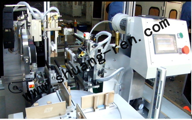 軟包電(diàn)池自動貼膜(mo)機